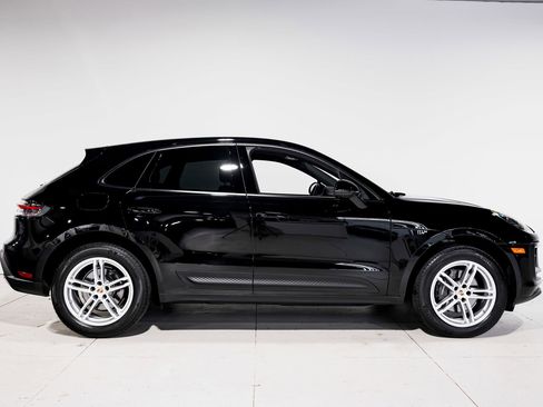 Used 2024 Porsche Macan AWD/4WD image 2