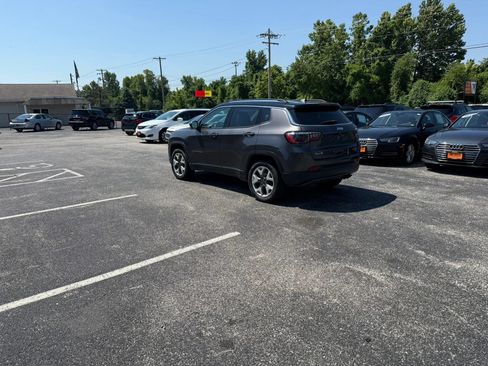 Used 2022 Jeep Compass Limited AWD/4WD image 3