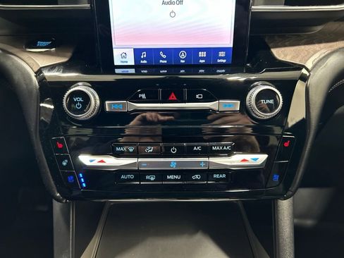Used 2023 Ford Explorer Platinum w/ Technology Package AWD/4WD image 22