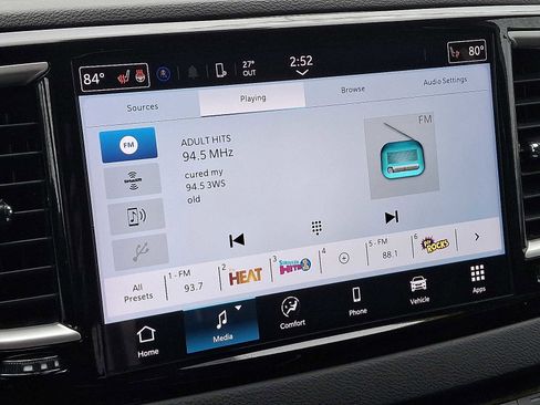 Used 2024 Chrysler Pacifica Touring-L image 17