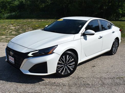 Used 2023 Nissan Altima 2.5 SV image 13