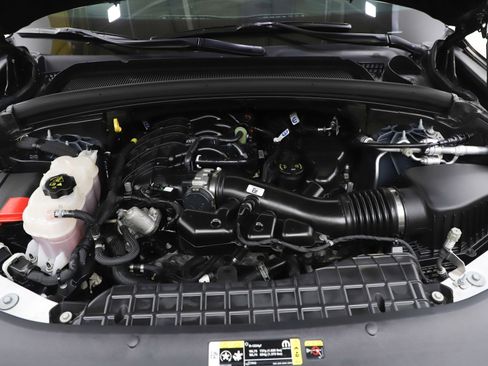 Used 2025 Jeep Grand Cherokee L Limited w/ Black Appearance Package image 32