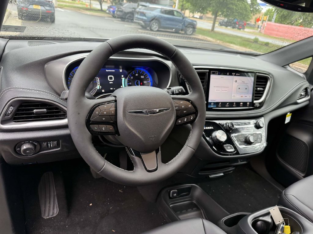 New 2026 Chrysler Pacifica Select w/ S Appearance Package AWD/4WD image 2