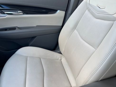 Certified 2025 Cadillac XT6 Premium Luxury image 36