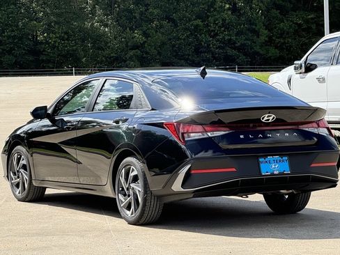 New 2025 Hyundai Elantra Sport image 11