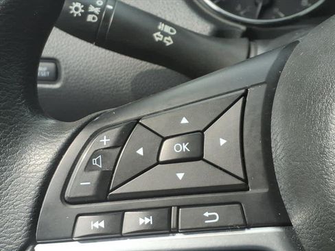 Used 2018 Nissan Rogue S image 11