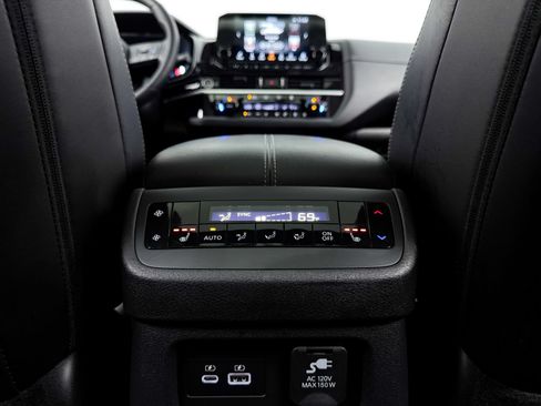 Used 2024 Nissan Pathfinder Platinum FWD image 33