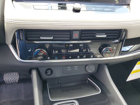 New 2025 Nissan Rogue SL w/ SL Premium Package image 17