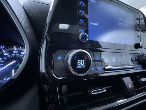 Used 2022 Toyota Highlander XLE image 23