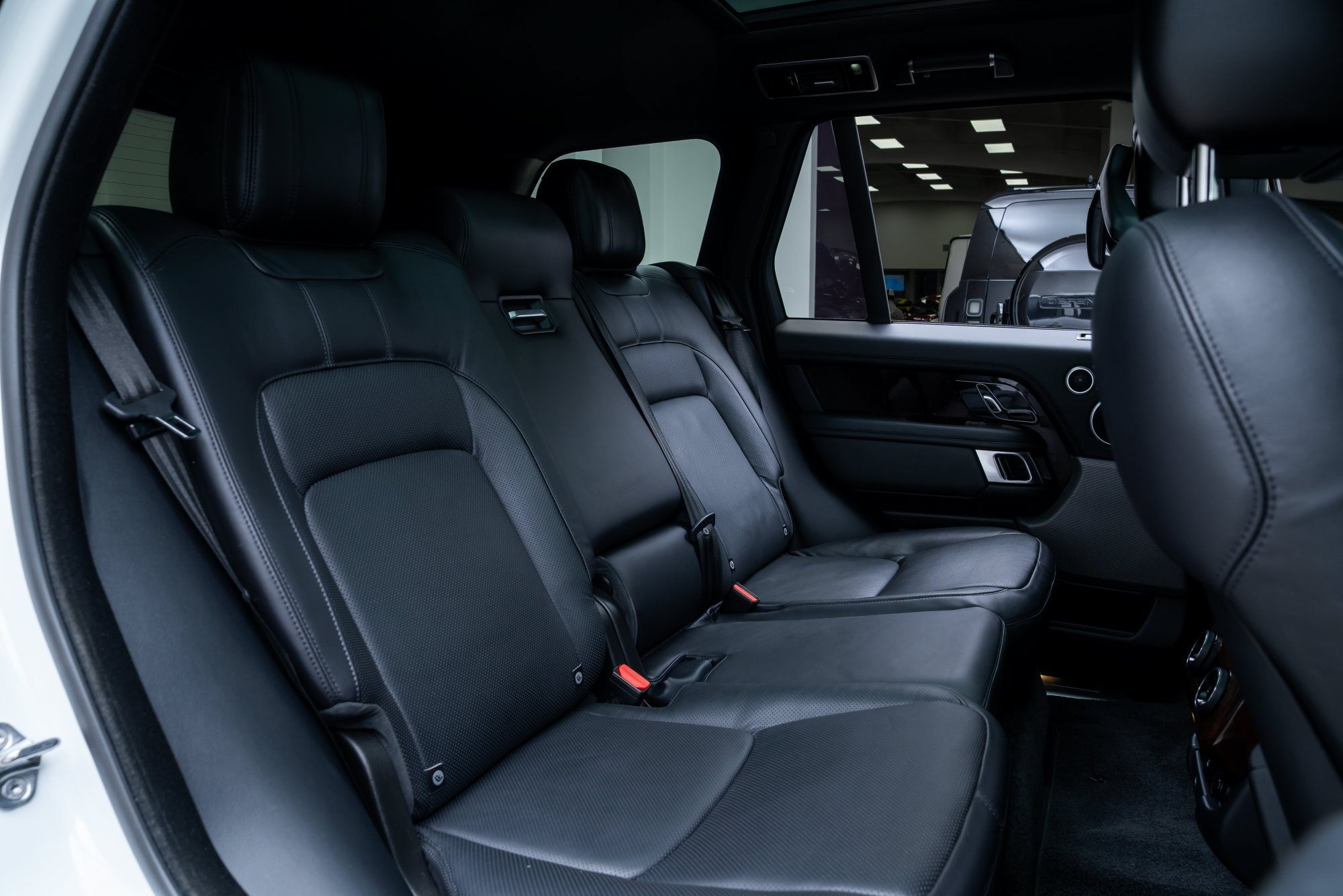 Used 2018 Land Rover Range Rover HSE AWD/4WD image 25