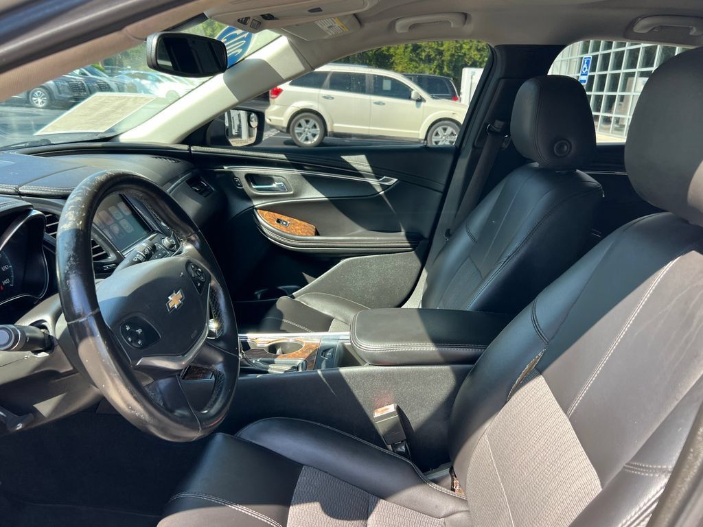 Used 2015 Chevrolet Impala LT w/ Convenience Package FWD image 9