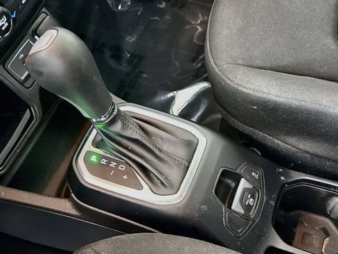 Used 2021 Jeep Renegade Sport FWD image 17