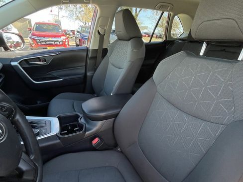 Used 2025 Toyota RAV4 XLE image 22