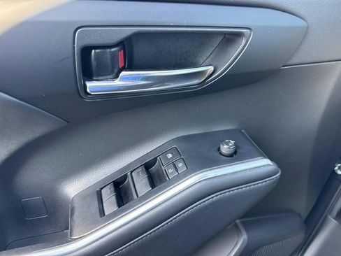 Used 2022 Toyota Highlander XLE image 16