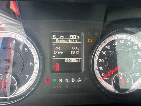 Used 2022 RAM 1500 Classic SLT RWD image 11