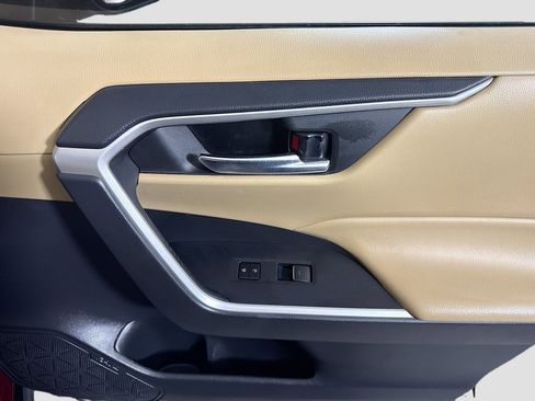 Used 2022 Toyota RAV4 XLE image 31