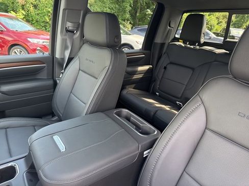 New 2025 GMC Sierra 2500 Denali w/ Denali Reserve Package image 19