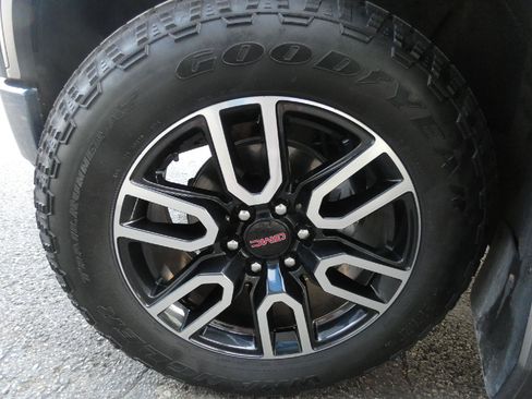 Certified 2020 GMC Sierra 1500 AT4 w/ AT4 Premium Package AWD/4WD image 8