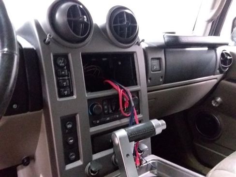 Used 2004 HUMMER H2 w/ Preferred Equipment Group AWD/4WD image 14