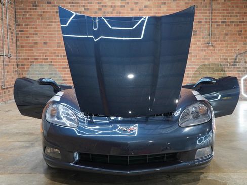 Used 2013 Chevrolet Corvette Coupe w/ 4LT Preferred Equipment Group RWD image 23