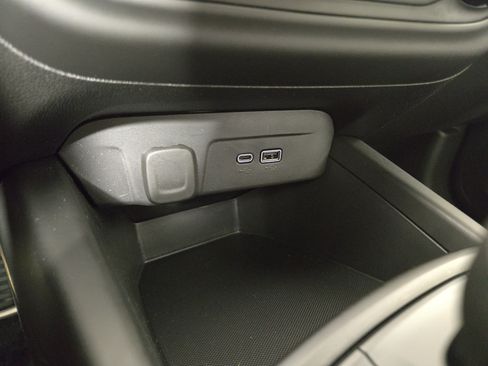 Certified 2024 Chevrolet Trax RS w/ Sunroof Package FWD image 25