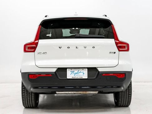 Used 2024 Volvo XC40 B5 Plus w/ Climate Package image 27