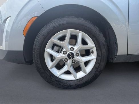 Used 2025 Kia Soul LX w/ LX Technology Package FWD image 10