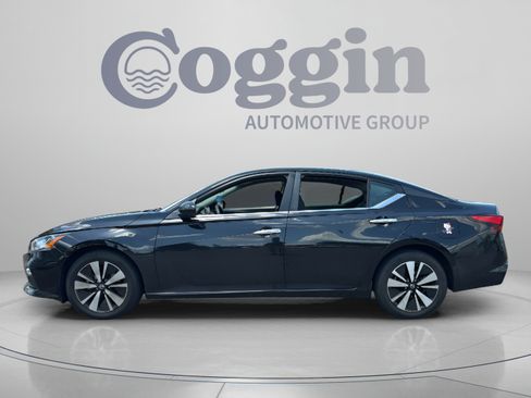 Used 2021 Nissan Altima 2.5 SV FWD image 2