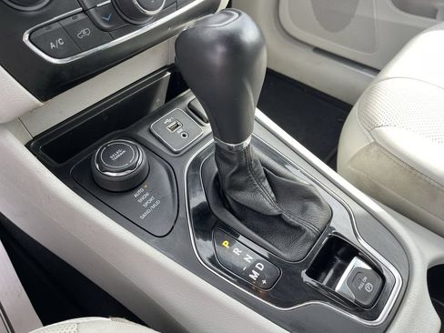 Used 2020 Jeep Cherokee Limited w/ Technology Group AWD/4WD image 20