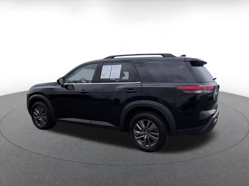 Used 2025 Nissan Pathfinder SV FWD image 10