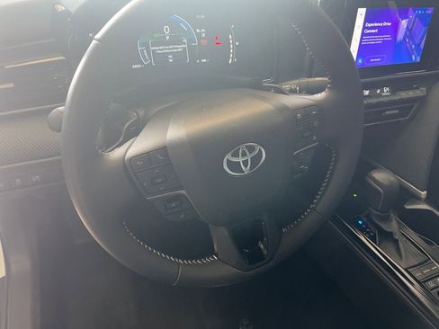 Used 2025 Toyota Camry SE image 28