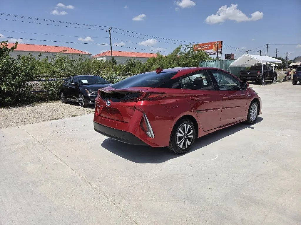Used 2017 Toyota Prius Prime Advanced FWD image 5