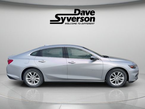 Used 2017 Chevrolet Malibu LT FWD image 4