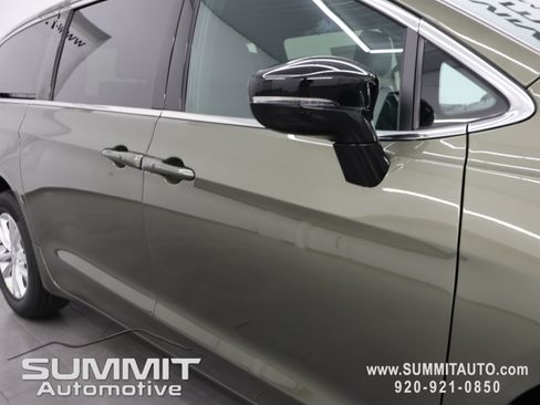 New 2027 Chrysler Pacifica Select AWD/4WD image 25