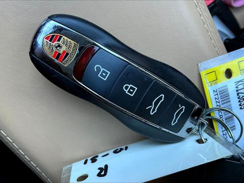 Used 2020 Porsche 718 Boxster RWD image 15