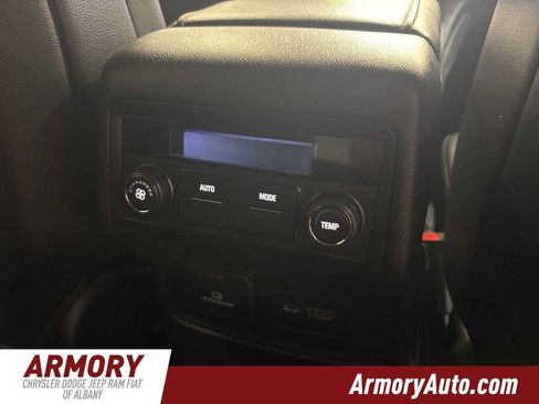 Used 2023 GMC Acadia SLT image 38