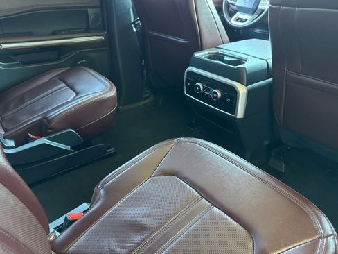Used 2024 Ford Expedition Limited image 32