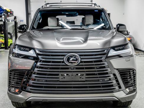 Used 2024 Lexus LX 600 4WD w/ Luxury Package image 4