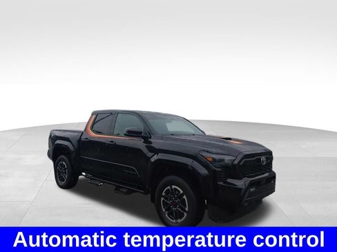 Used 2025 Toyota Tacoma TRD Sport w/ TRD Sport Upgrade Package AWD/4WD image 8