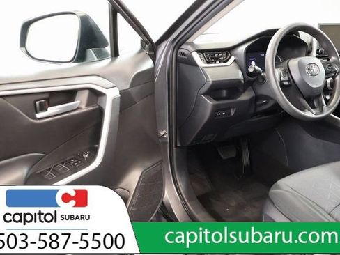 Used 2025 Toyota RAV4 XLE AWD/4WD image 10