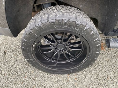 Used 2021 Chevrolet Tahoe Z71 w/ Z71 Signature Package image 26