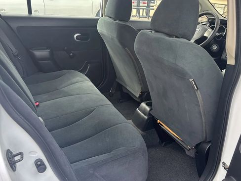 Used 2010 Nissan Versa 1.8 S image 5