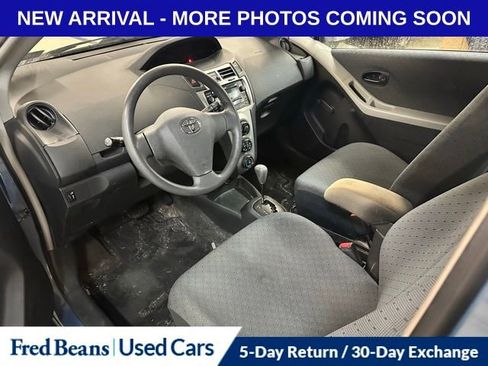 Used 2010 Toyota Yaris 2-Door Hatchback image 11
