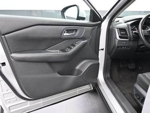 Used 2025 Nissan Rogue SV AWD/4WD image 15