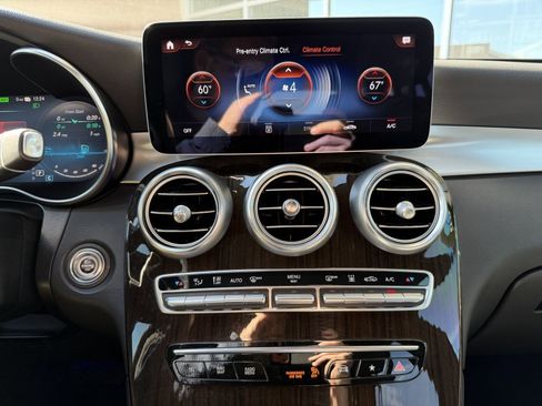 Used 2020 Mercedes-Benz GLC 350e 4MATIC image 29