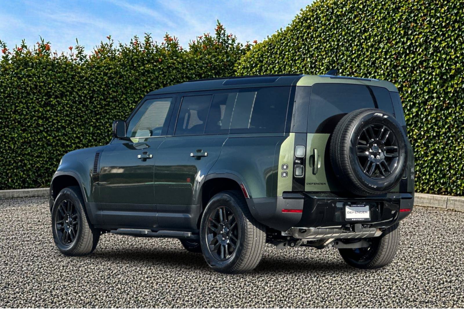 New 2026 Land Rover Defender 110 S AWD/4WD image 4