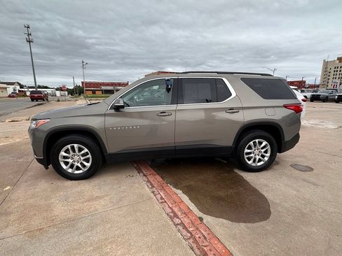 Used 2019 Chevrolet Traverse LT FWD image 2