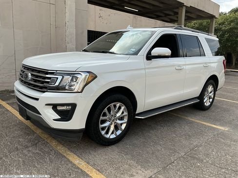 Used 2020 Ford Expedition XLT w/ Equipment Group 202A RWD image 4