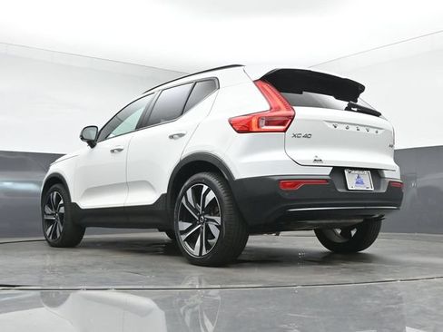 Used 2023 Volvo XC40 B5 Plus AWD/4WD image 16