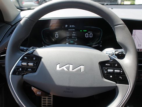 Certified 2024 Kia Niro EX Touring FWD image 18